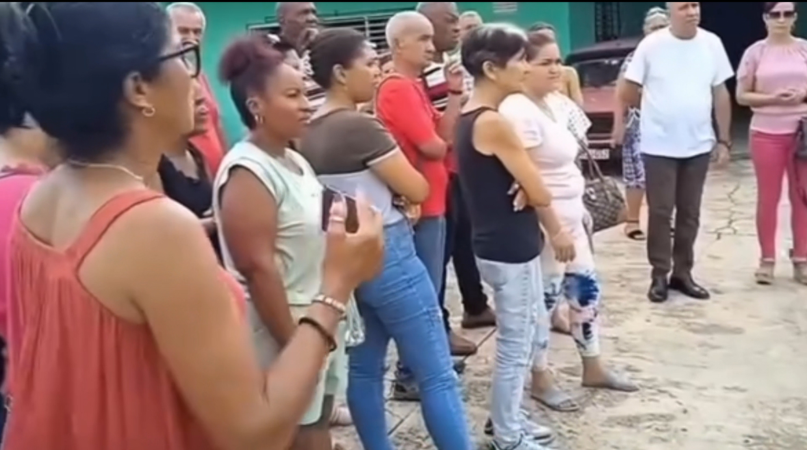 Mientras Cuba enfrenta apagones y escasez, acólitos del régimen impulsan la etiqueta “Raúl es Raúl” en defensa de Raúl Castro