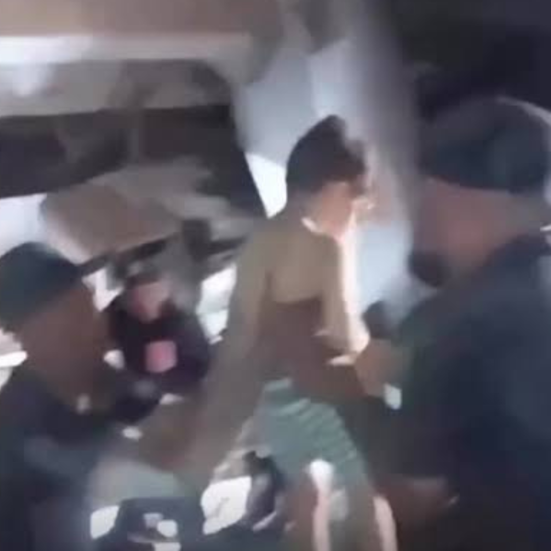 Milagro en La Guaira: Rescatan con vida a una familia tras pasar 26 horas bajo los escombros de un edificio