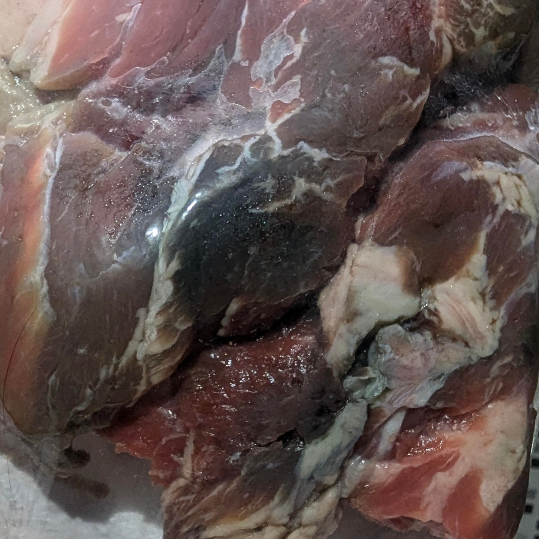 Indignación en Cuba: Madre denuncia entrega de carne y queso podridos para la dieta médica de su hijo enfermo