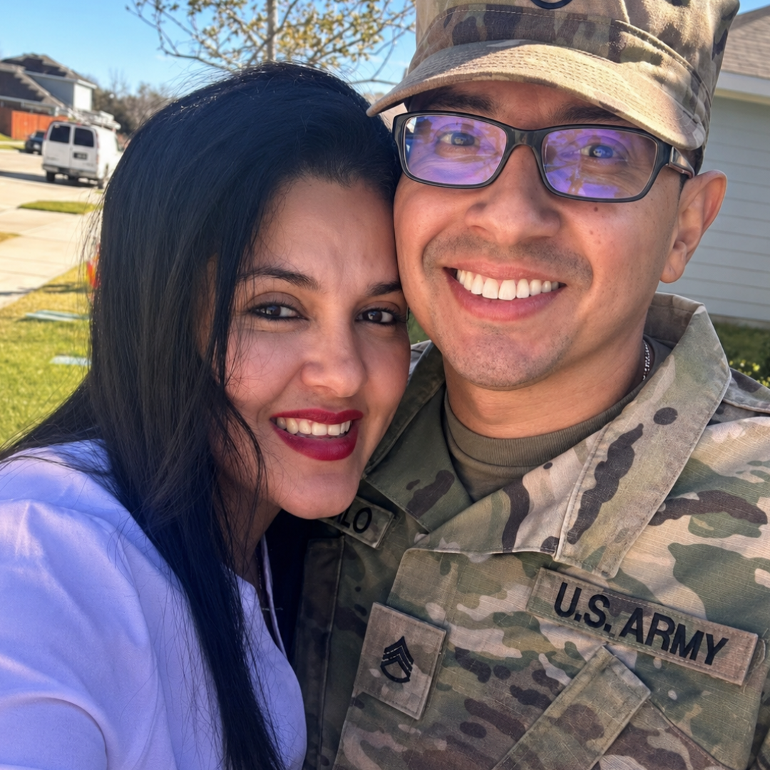 Veterano de las Fuerzas Armadas de EE. UU. clama por la liberación de su esposa detenida por ICE en Texas