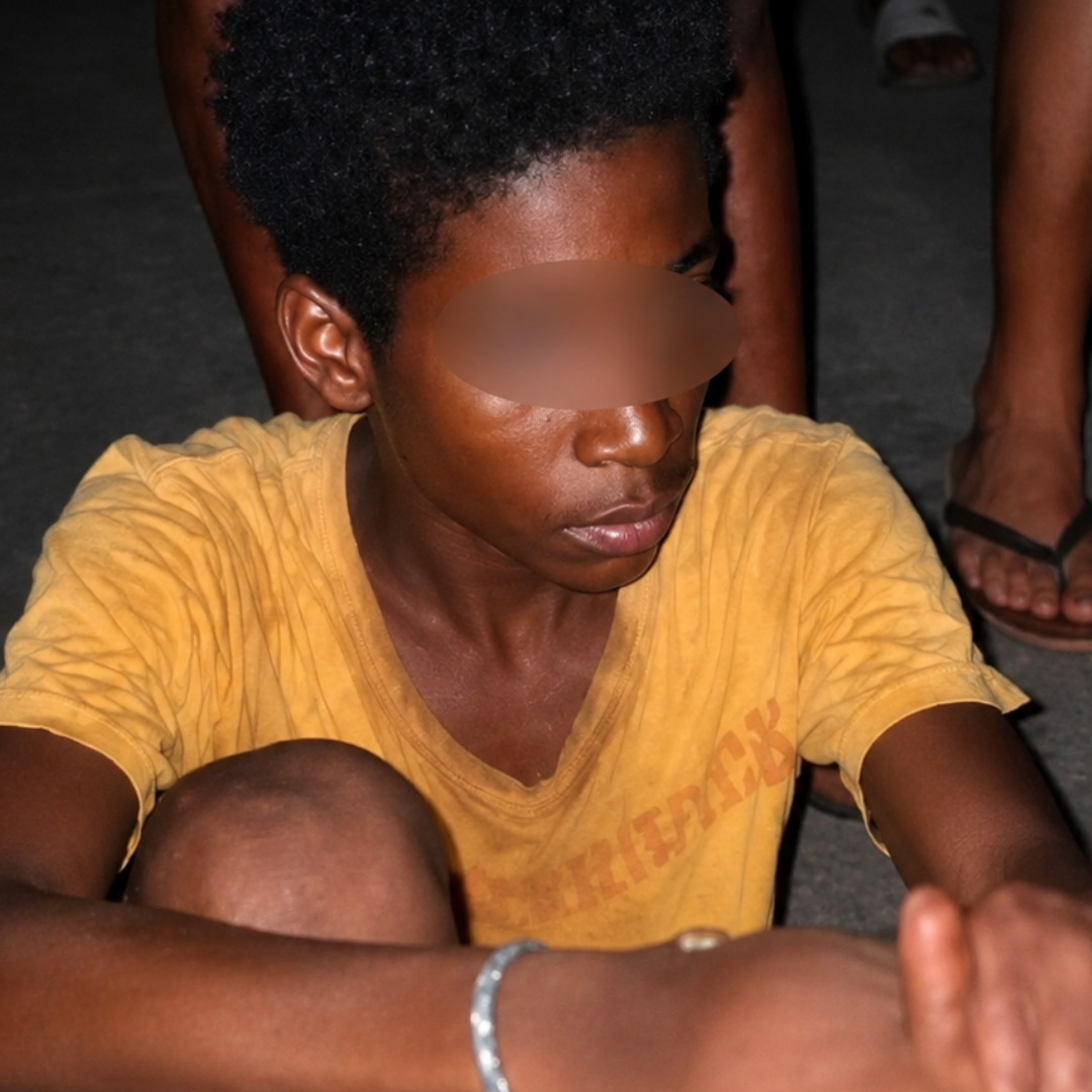 Vecinos detienen a menor de 12 años tras presunto intento de asalto a mano armada en Santos Suárez, La Habana